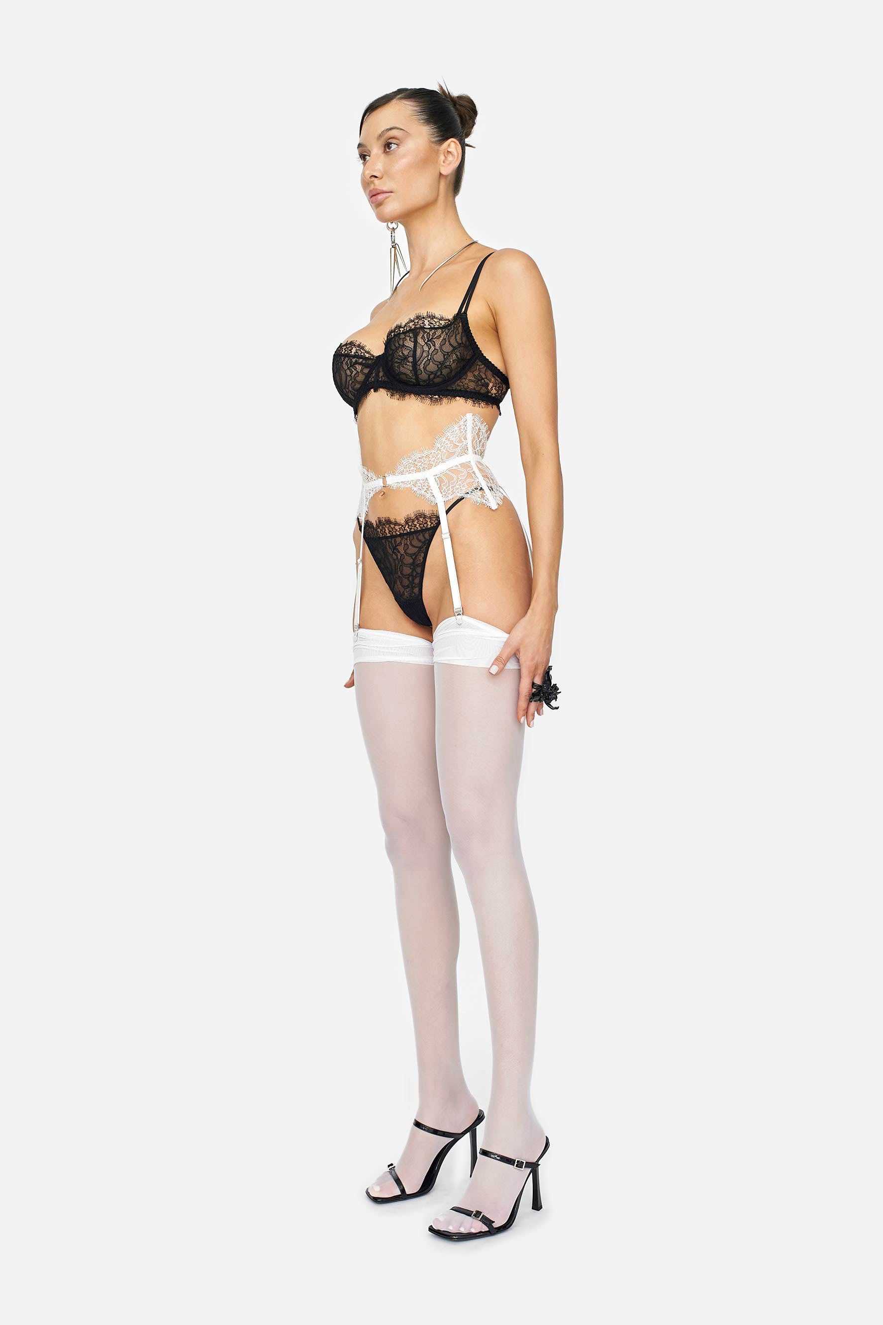 PHOENIX OFF-WHITE GARTER - LACER